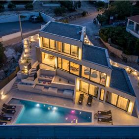 4 bedroom villa with heated pool and sea view in Vinišće, sleeps 8